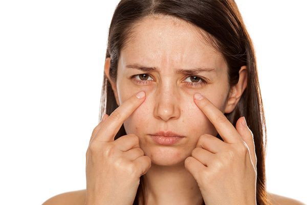 علت سیاهی زیر چشم چیست؟ بهترین روش‌ها برای درمان گودی زیر چشم