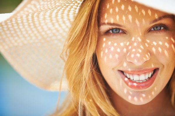 اهمیت استفاده روزانه از ضد آفتاب: چرا باید هر روز ضدآفتاب بزنیم؟